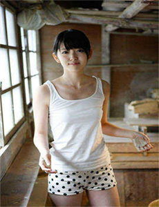 蜜桃女孩